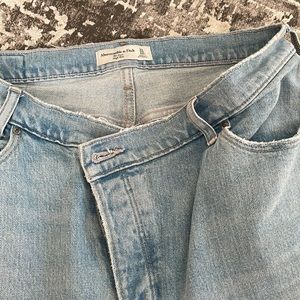 ABERCROMBIE AND FITCH JEANS
